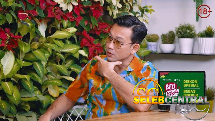Denny Sumargo Aktif Lewat Podcast “CURHAT BANG”